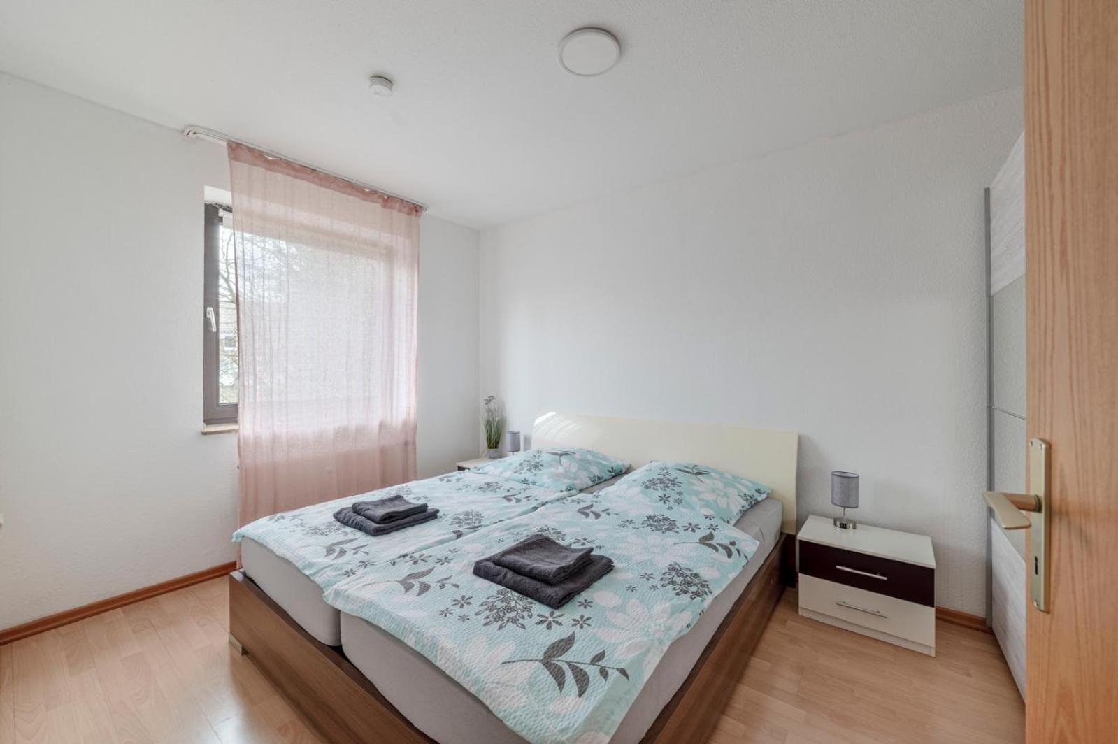 Schoene, Moeblierte Wohnung Mit Balkon Und Tiefgarage 뒤셀도르프 외부 사진